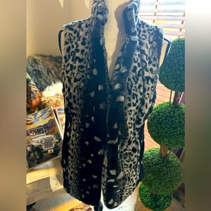 Animal print vest faux fur so nice great quality barely worn